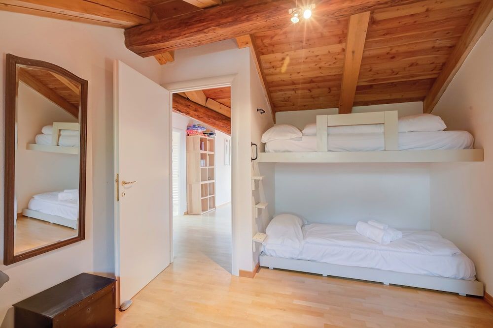 Family Apartment, Multiple Bedrooms, 2 Bathrooms (Sunny Penthouse)