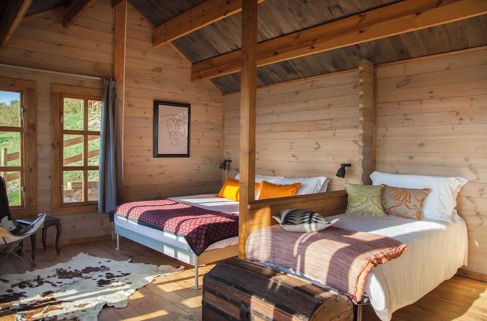 Room, Hill View