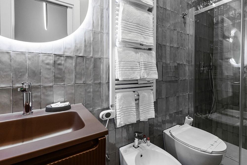 RV 2.0 Standard Double or Twin Room 7