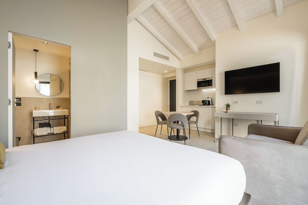 KARALIN SONNINO SUITES Junior Studio Suite 6