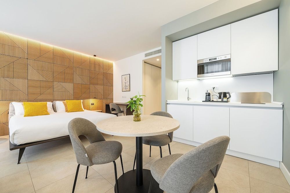 KARALIN SONNINO SUITES Deluxe Triple Room 2