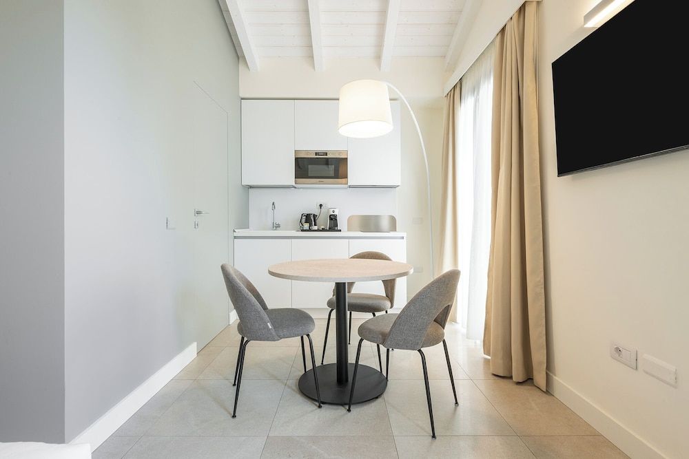 KARALIN SONNINO SUITES Studio Suite 6