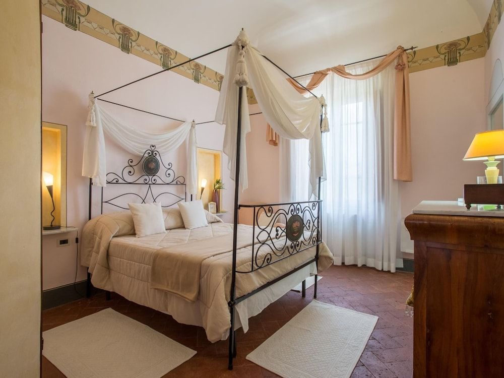 Classic Villa, 5 Bedrooms