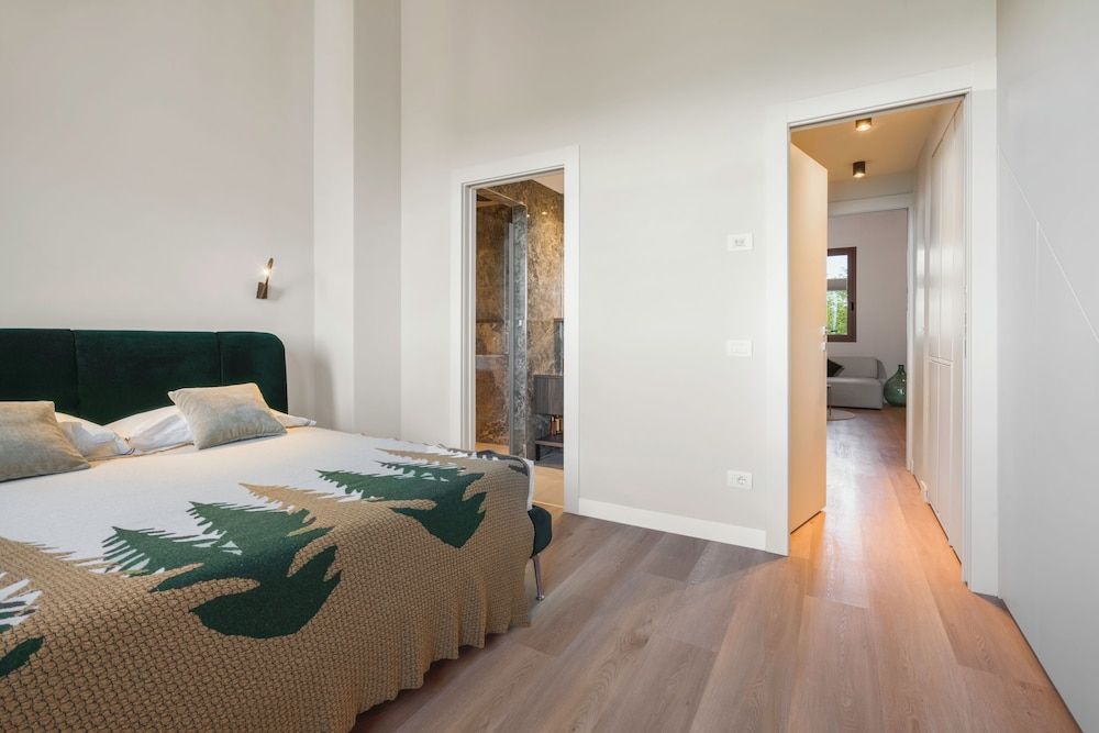 Condo, Balcony, Hill View