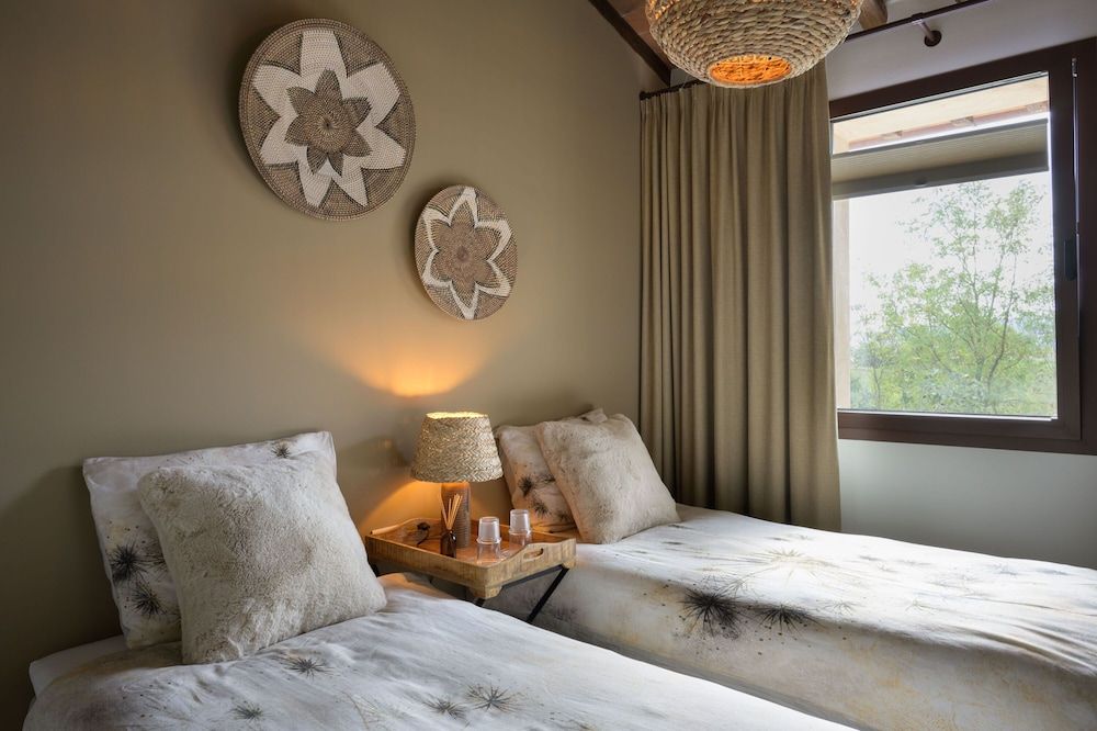 Condo, Hill View