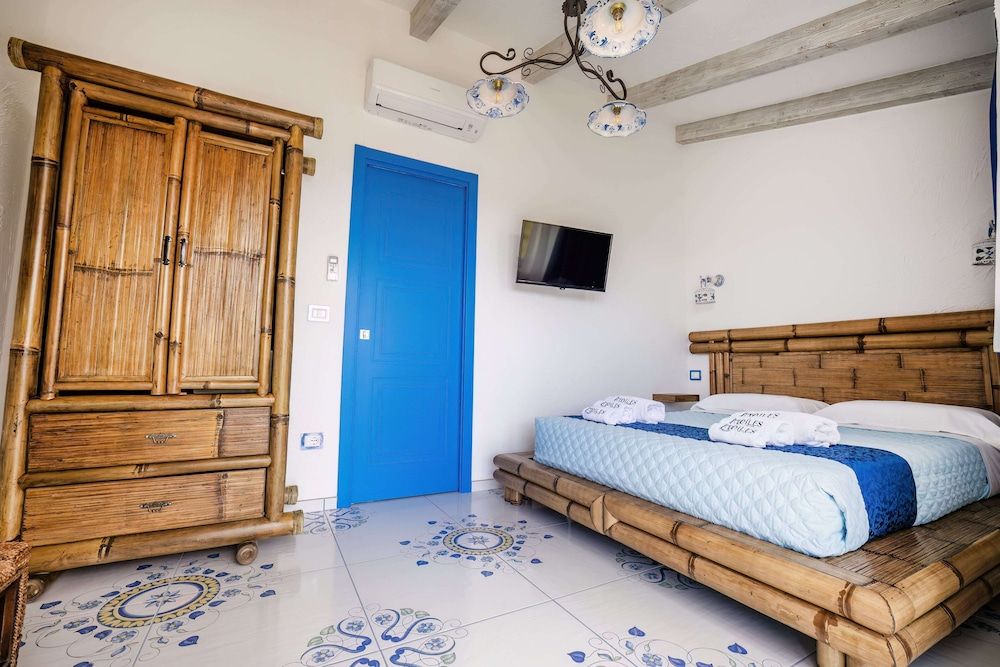 Etoiles Guest House Deluxe Apartment, Sea View 2