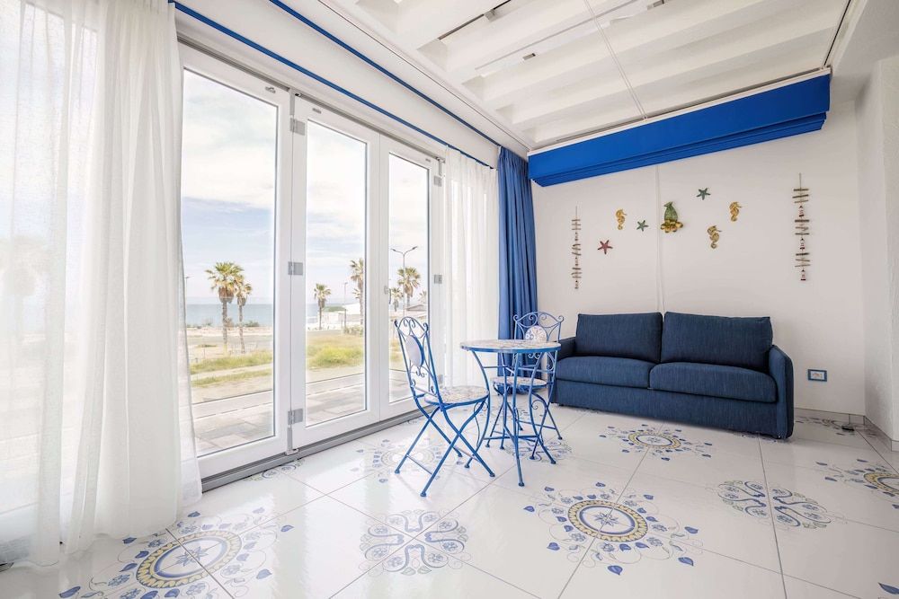 Etoiles Guest House Deluxe Apartment, Sea View 4