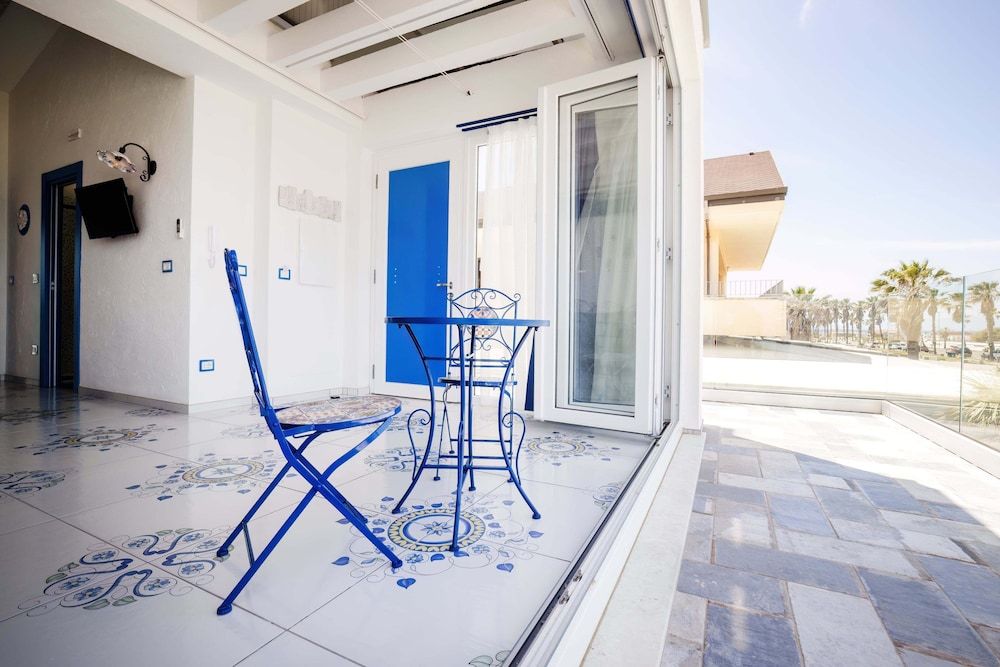 Etoiles Guest House Deluxe Apartment, Sea View 5