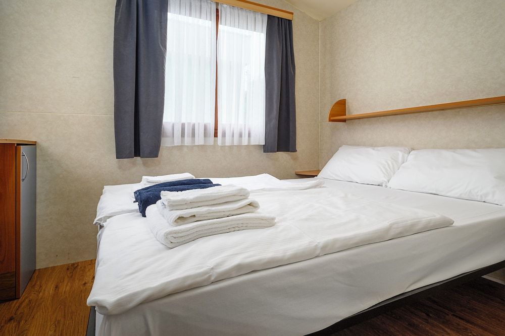 Deluxe Cabin, Patio, Lake View