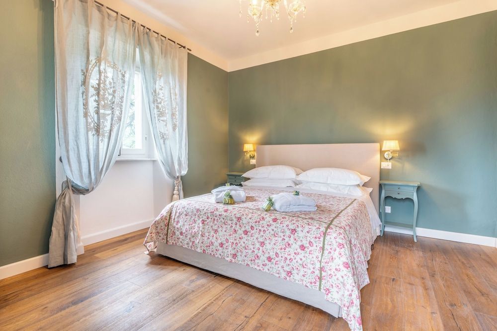 Comfort Suite, Garden View