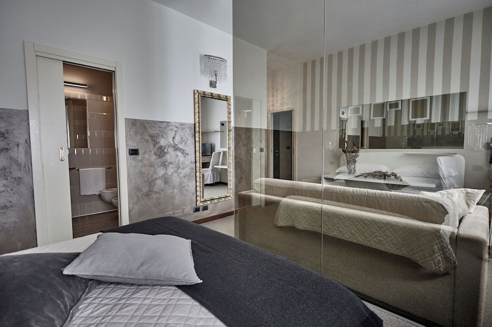 Rouge Hotel International Superior Quadruple Room 5