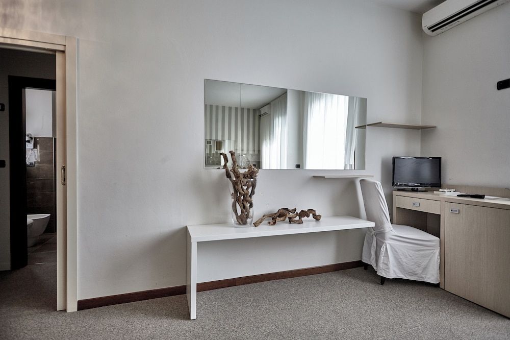 Rouge Hotel International Superior Quadruple Room 6