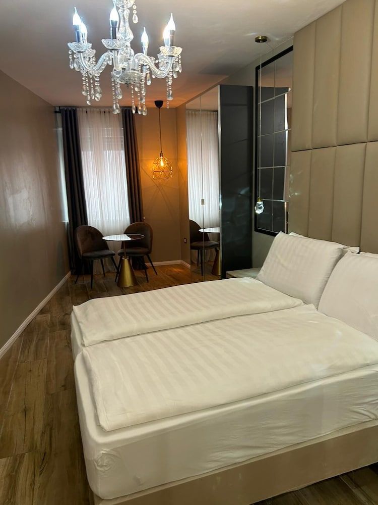 Trento Best Home Luxury Triple Room, City View