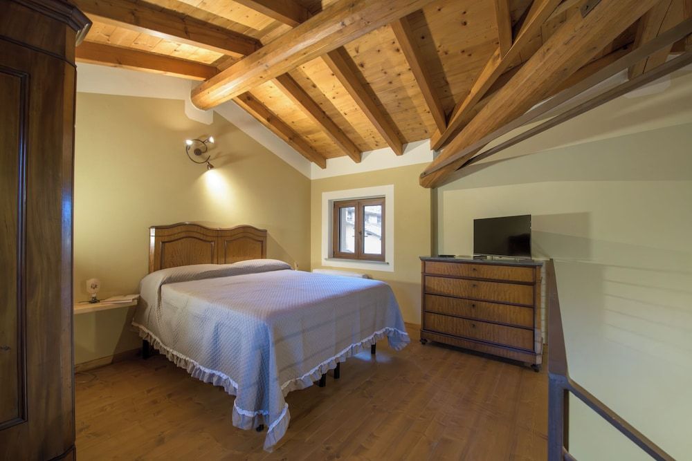 Room-charming Alessandria Apartment With Room, 1 Bedroom, Smoking, Patio 2