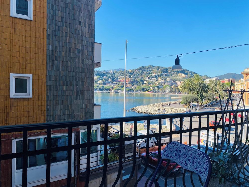 La Casa Rosa al Mare apartment & garage Luxury Condo, Balcony, Sea View 9