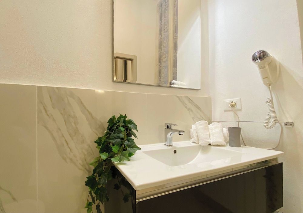 La Casa Rosa al Mare apartment & garage Luxury Condo, Balcony, Sea View 12