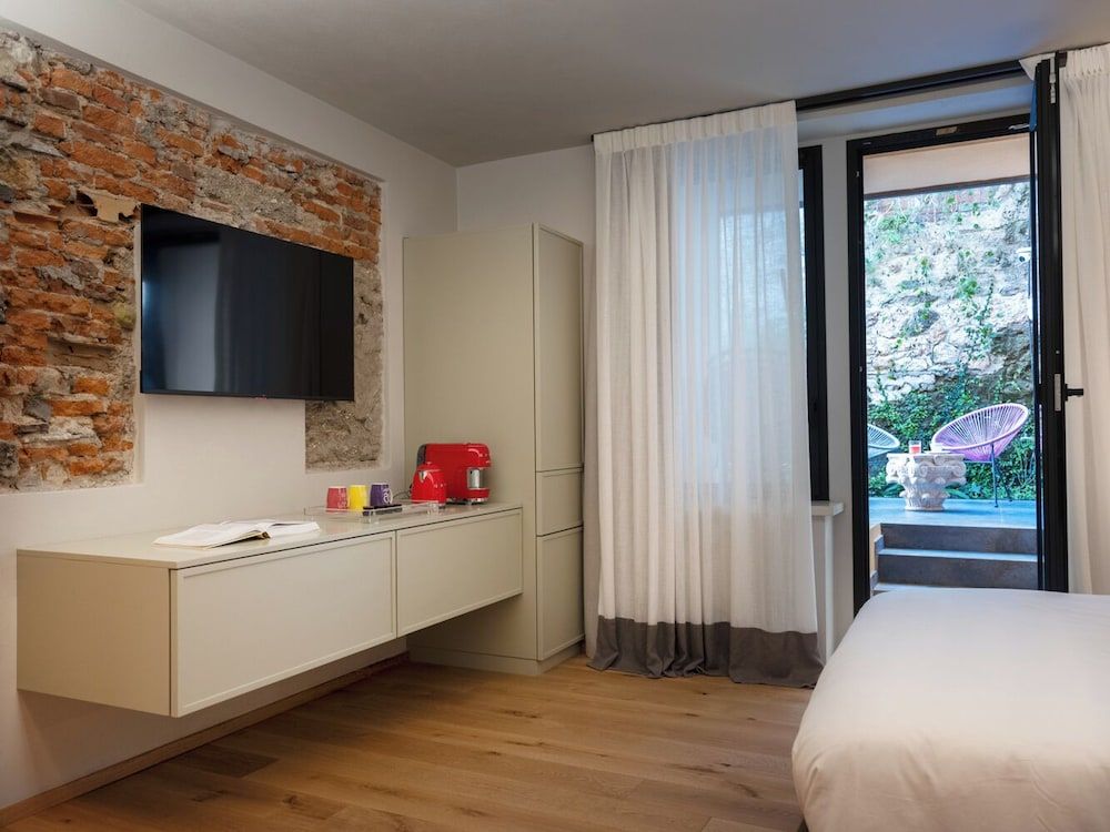 Pietrasanta Ai Teatri Deluxe Triple Room, Garden View 11