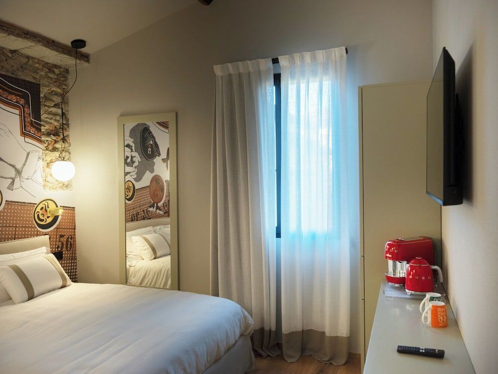 Pietrasanta Ai Teatri Deluxe Room 4