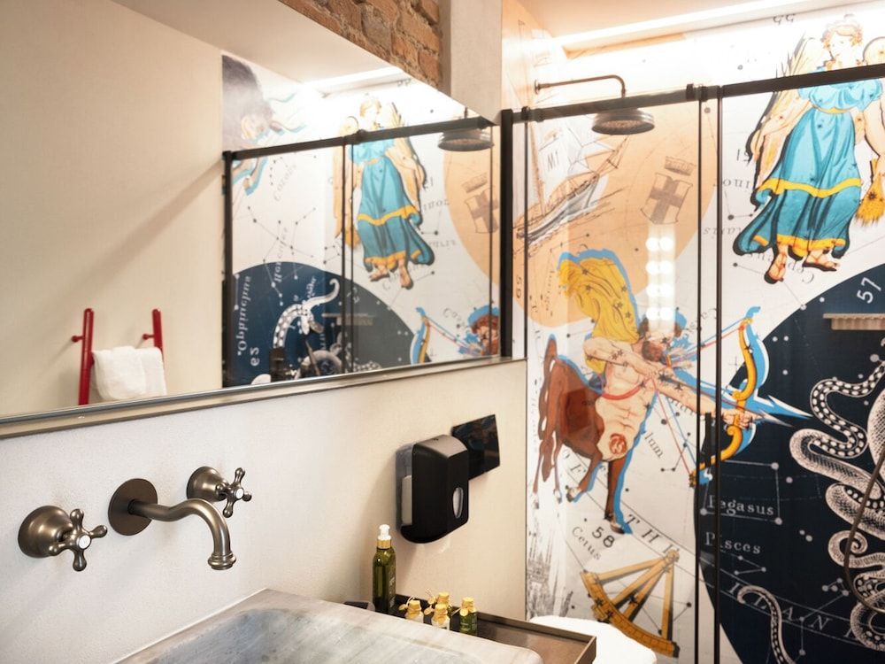 Pietrasanta Ai Teatri Deluxe Room 9