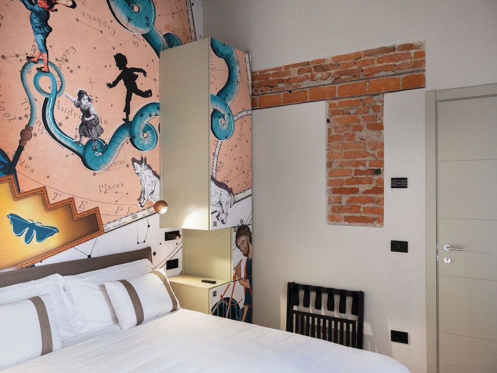 Pietrasanta Ai Teatri Deluxe Room 6