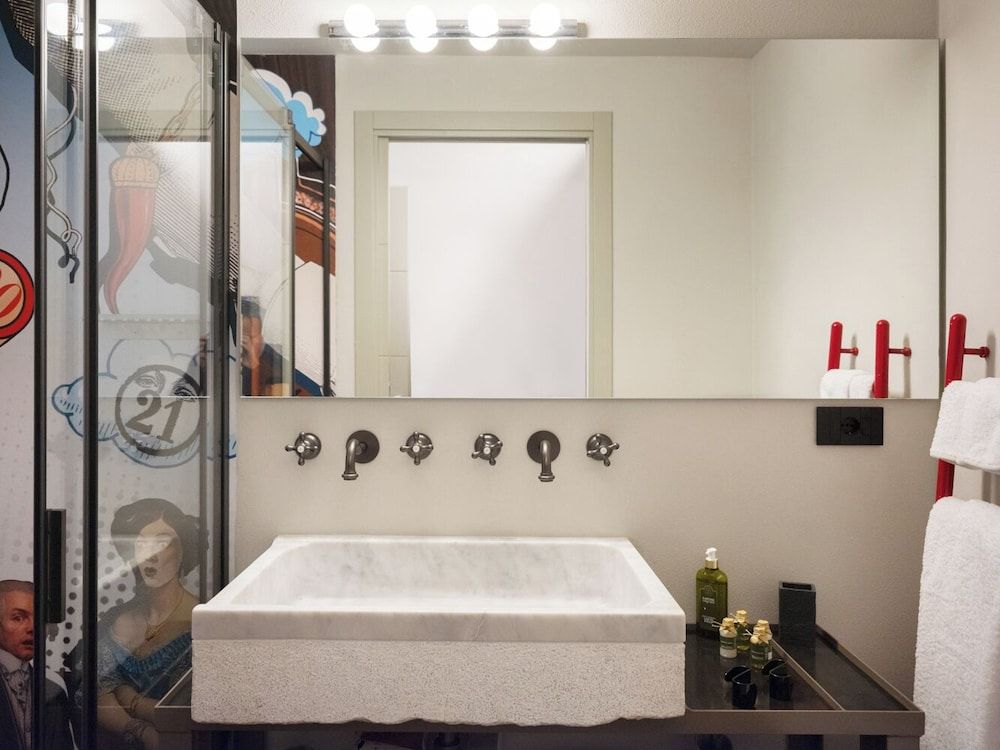 Pietrasanta Ai Teatri Deluxe Room 10