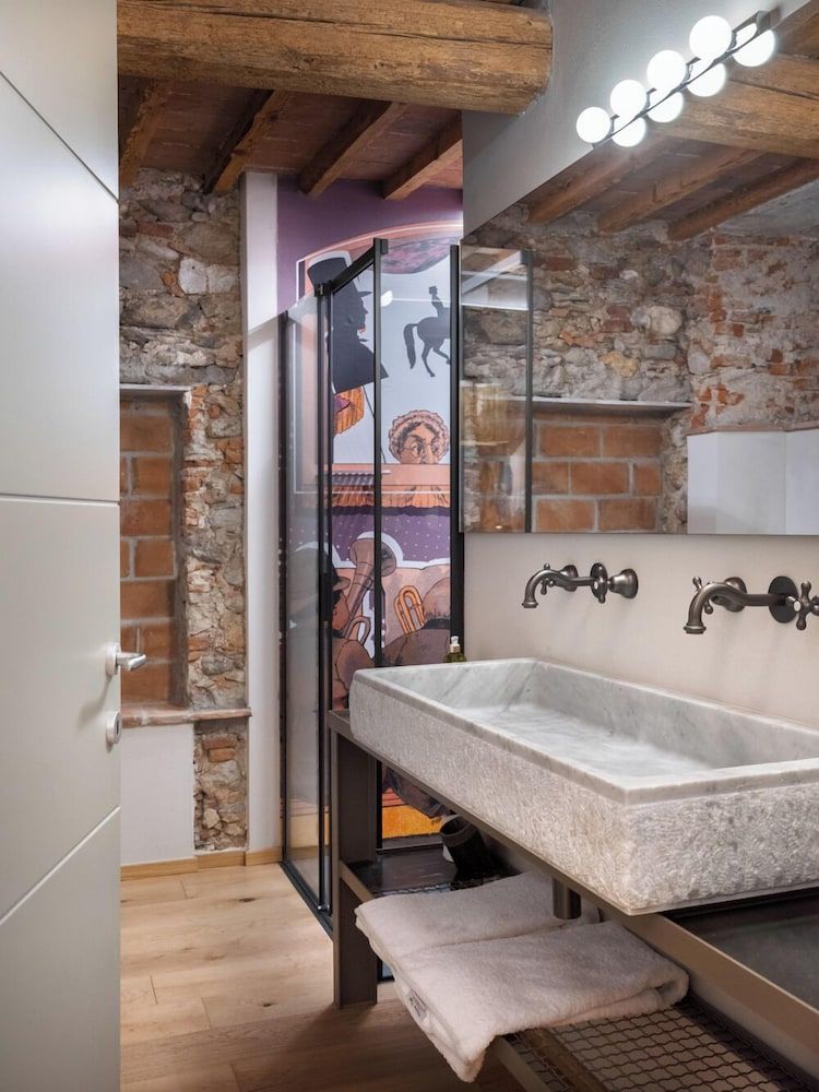 Pietrasanta Ai Teatri Deluxe Room 11