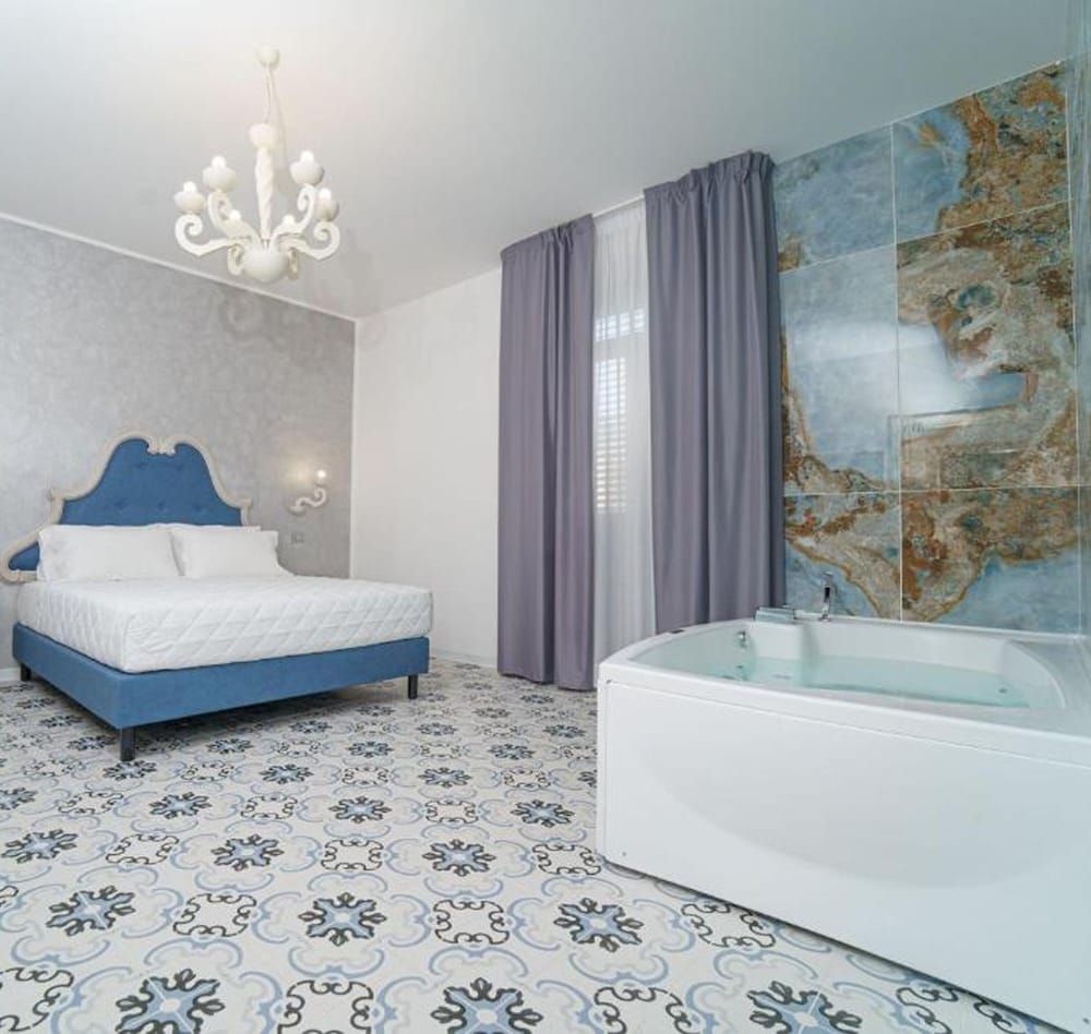 PLAZA Boutique Hotel Tropea Superior Double Room, City View 2
