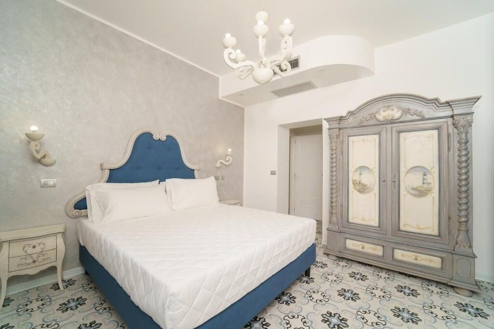 PLAZA Boutique Hotel Tropea Deluxe Double Room, City View