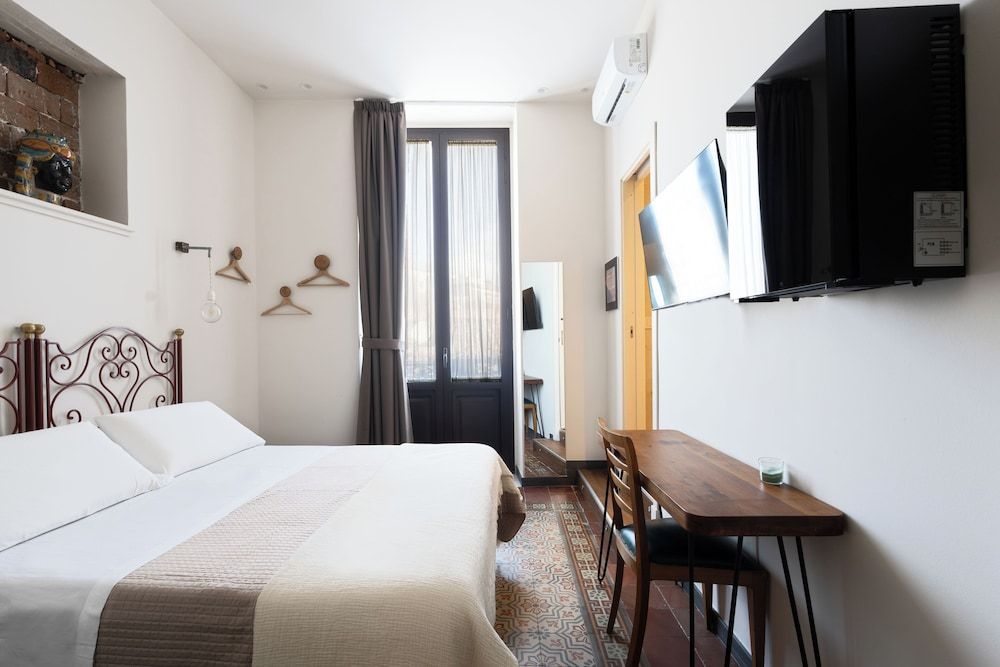 Classic Double Room, City View (Encelado)
