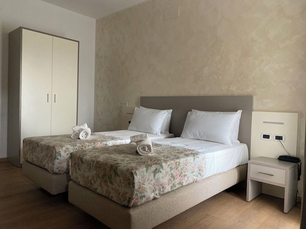 Hotel Lanterna Padova Twin Room 3