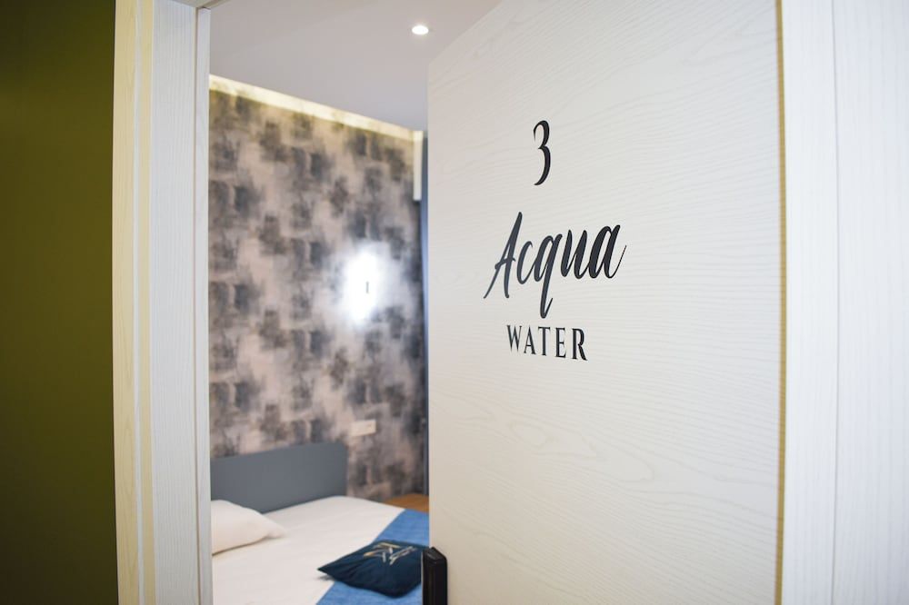 Napolitano Rooms - Pompei Camera Deluxe Matrimoniale o Doppia con Letti Singoli (Acqua 3) 8