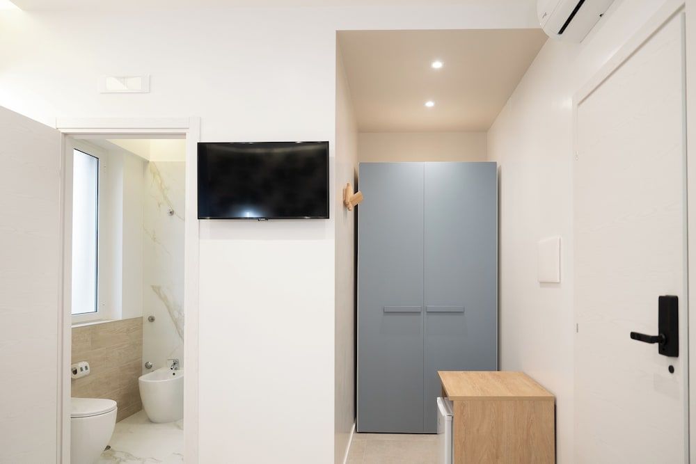 Napolitano Rooms - Pompei Camera Deluxe Matrimoniale o Doppia con Letti Singoli (Acqua 3) 9