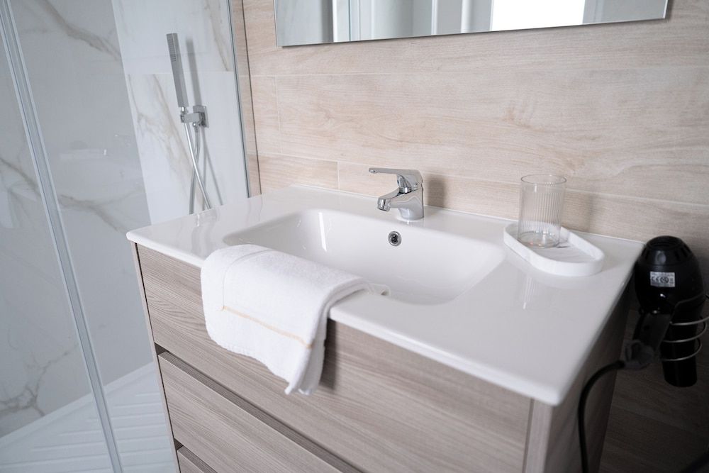 Napolitano Rooms - Pompei Camera Deluxe Matrimoniale o Doppia con Letti Singoli (Acqua 3) 17