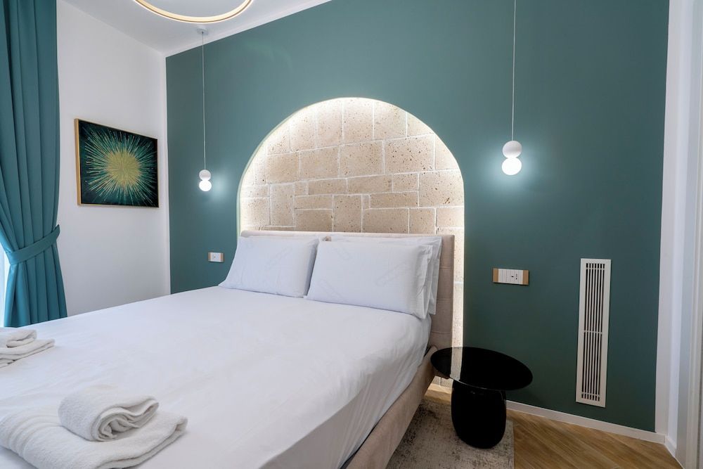 Diamonds Rooms and SPA Luxury Townhome, 1 Queen Bed 3