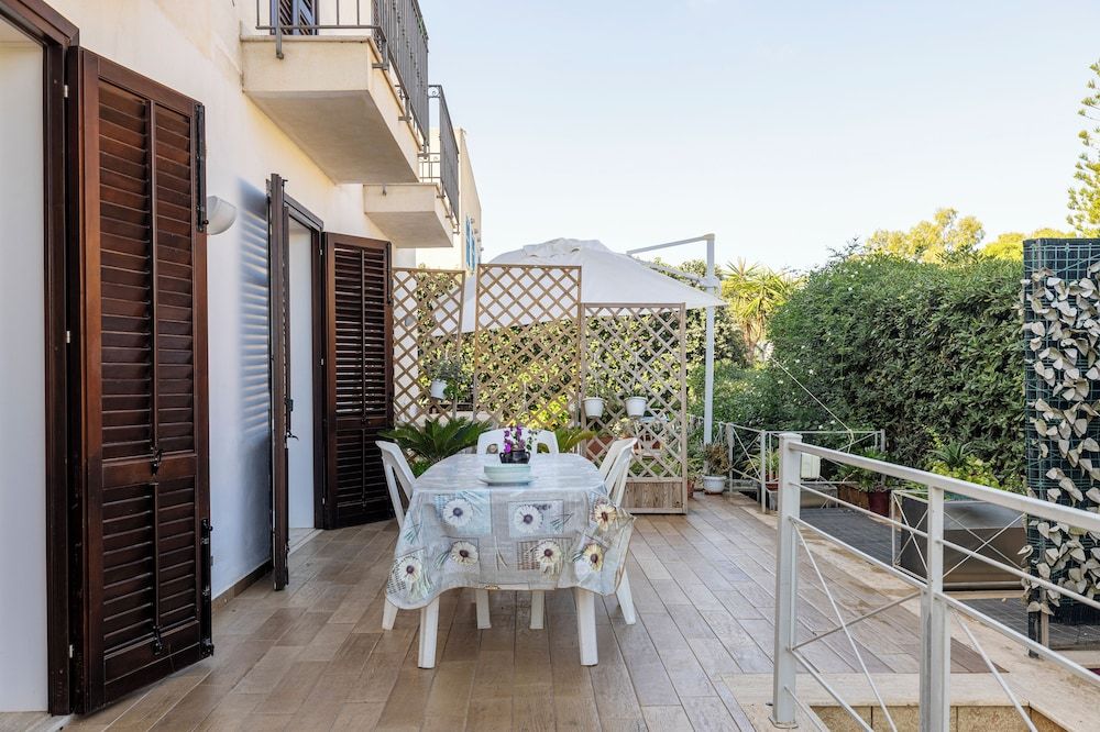 CASA VACANZA AZZURRA House, Sea View, Ground Floor 9