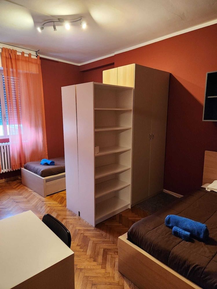 Guesthouse - Metro M1 Sesto Rondò Classic Double Room, 2 Twin Beds, City View 7