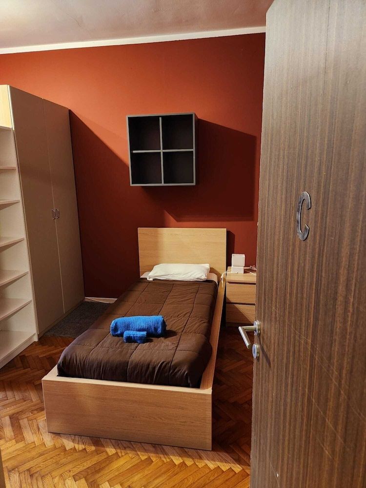 Guesthouse - Metro M1 Sesto Rondò Classic Double Room, 2 Twin Beds, City View 6