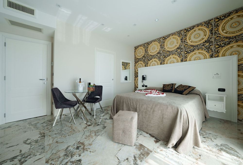 Hotel Manuela Deluxe Double Room 5