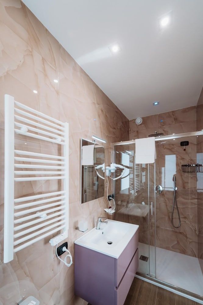 Hotel Manuela Deluxe Double Room 11