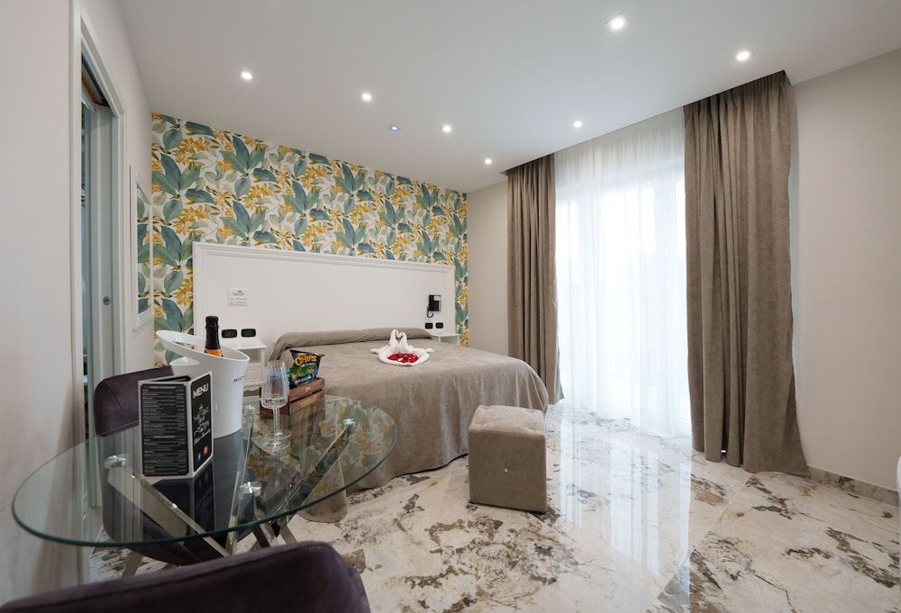 Hotel Manuela Deluxe Double Room 2