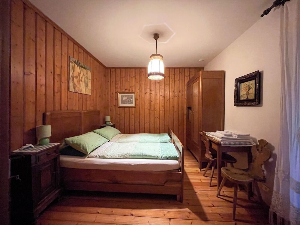 B&B Villa La Bercia Basic Double or Twin Room, Balcony, Mountain View 3