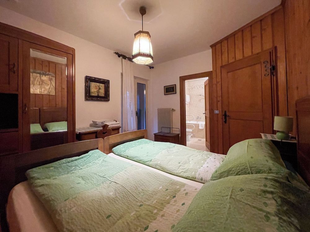 B&B Villa La Bercia Basic Double or Twin Room, Balcony, Mountain View 2