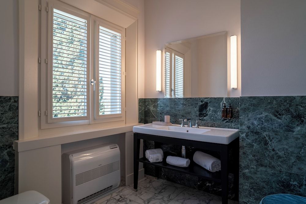 Boutique Hotel Villa Monty Banks Deluxe Double Room, Hill View with Balcony 6