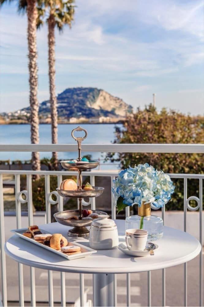 Villa Oteri Room & Bistrot Deluxe Room, Lake View 9