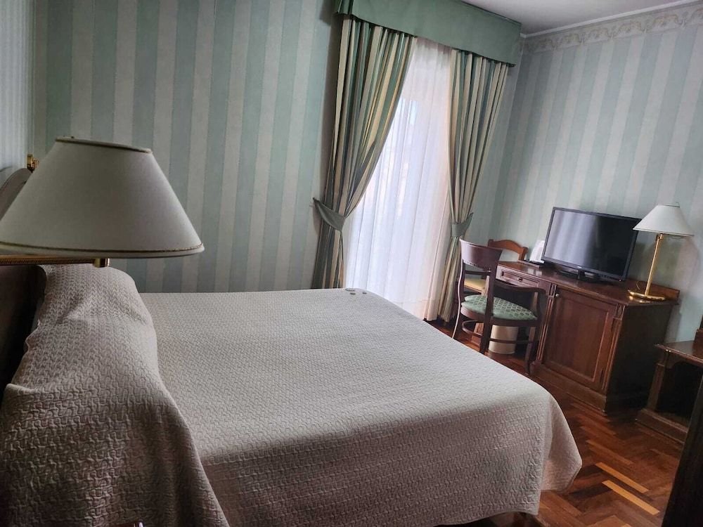 Classic Double Room, Non Smoking, Private Bathroom