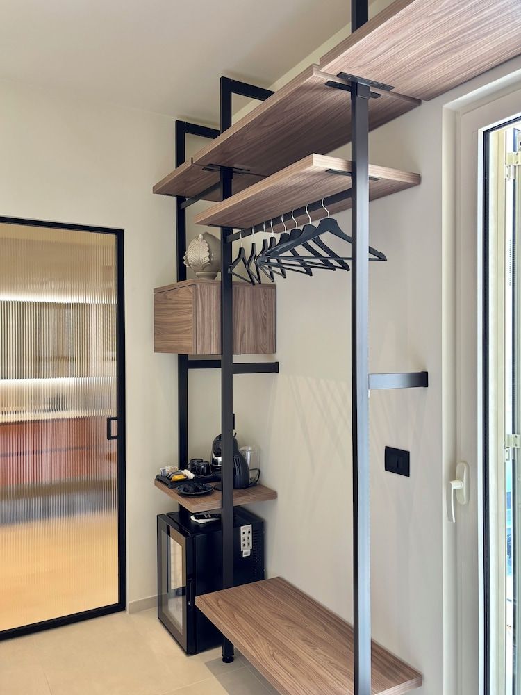 SETTANNI Suites Superior Room 16