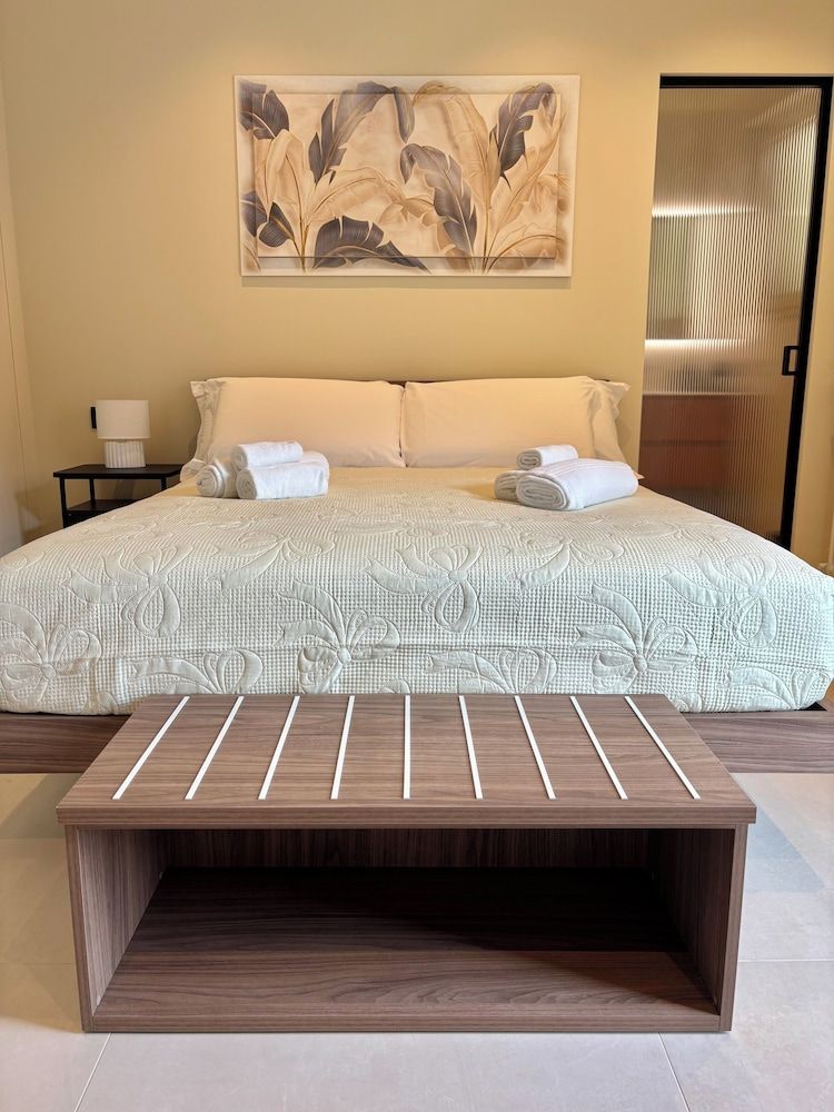 SETTANNI Suites Superior Room 9