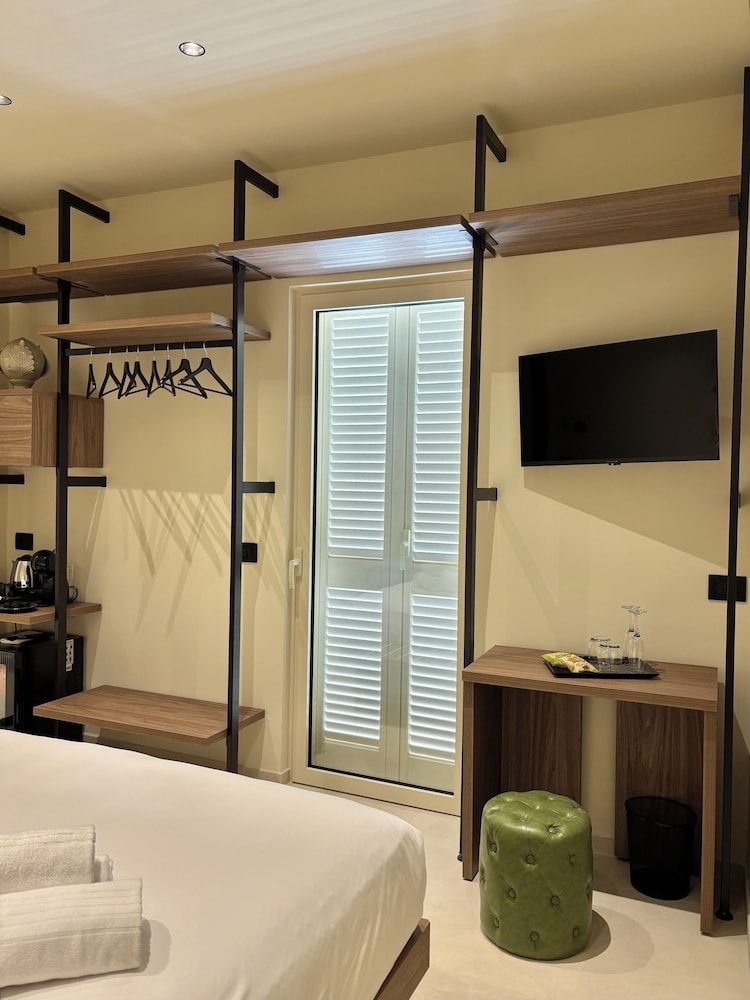 SETTANNI Suites Superior Room 4