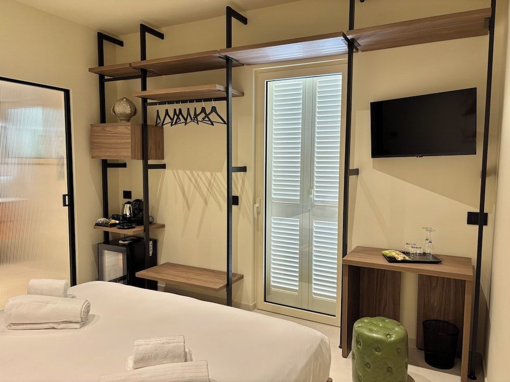 SETTANNI Suites Superior Room 7