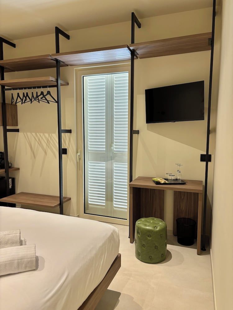 SETTANNI Suites Superior Room 17